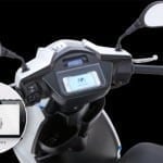 iPhone-ul – folosit la interfata unui nou scooter electric